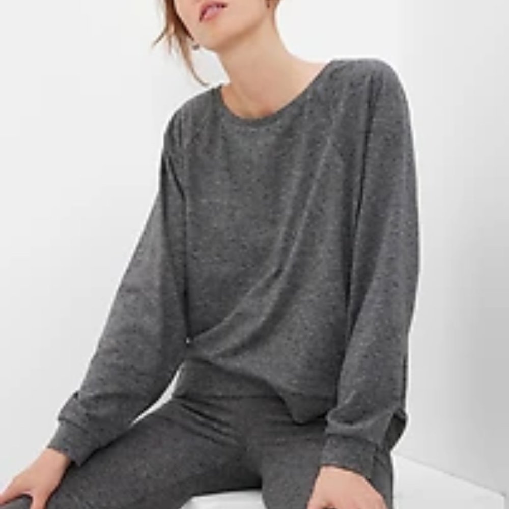 GapFit Brushed Jersey High Low Long Sleeve Sweatshirt : Mercury Grey : Small
